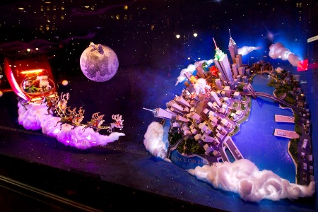 Christmas-Store-Window-Display-02